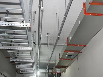 Comprender la diferencia entre escaleras portacables y bandejas portacables p...